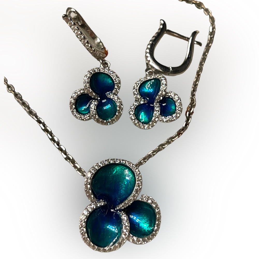 ESTATE FINE SEA BLUE WOMANS TWO PIECE SET


Ring is no longer available